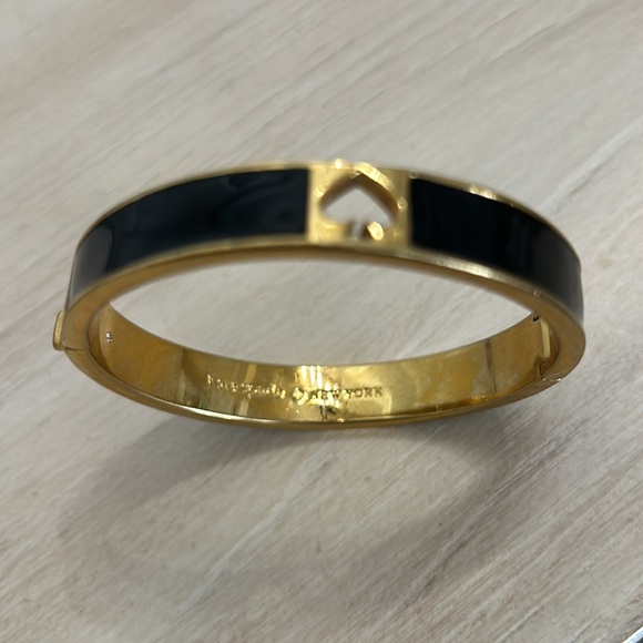 KATE SPADE BLACK/GOLD HOLE PUNCH SPADE BANGLE BRACELET - Picture 5 of 5